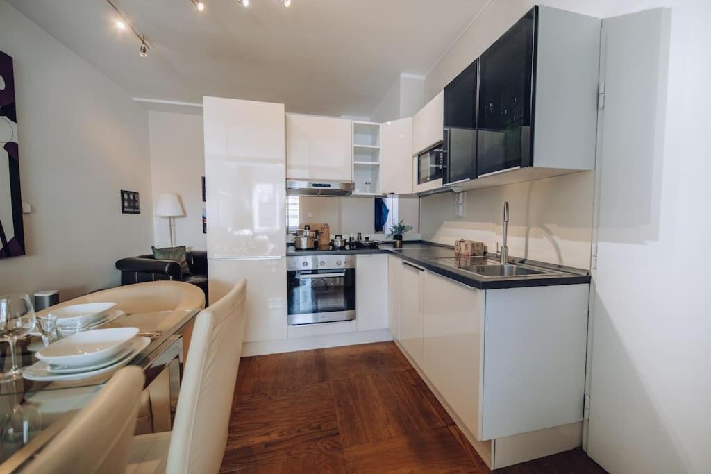 Downtown 2Bd Riverside Apartment Near Dancing House Πράγα Εξωτερικό φωτογραφία